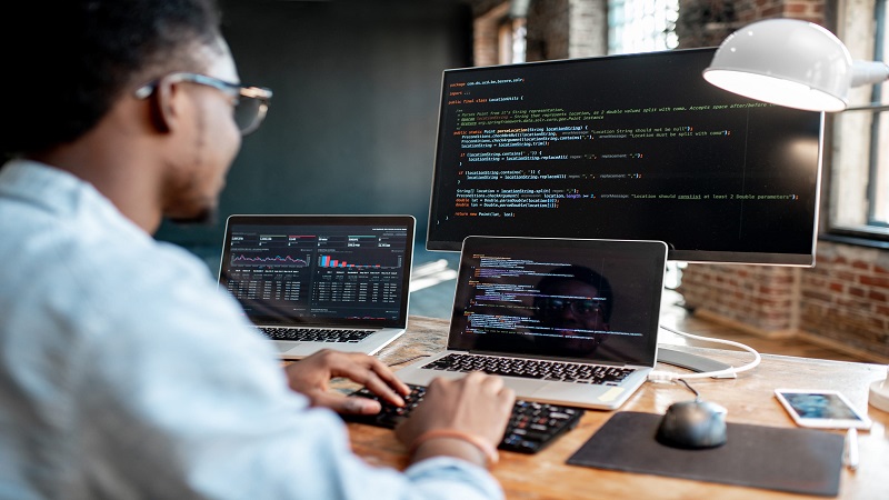 professionals-in-tech-industry-E2A